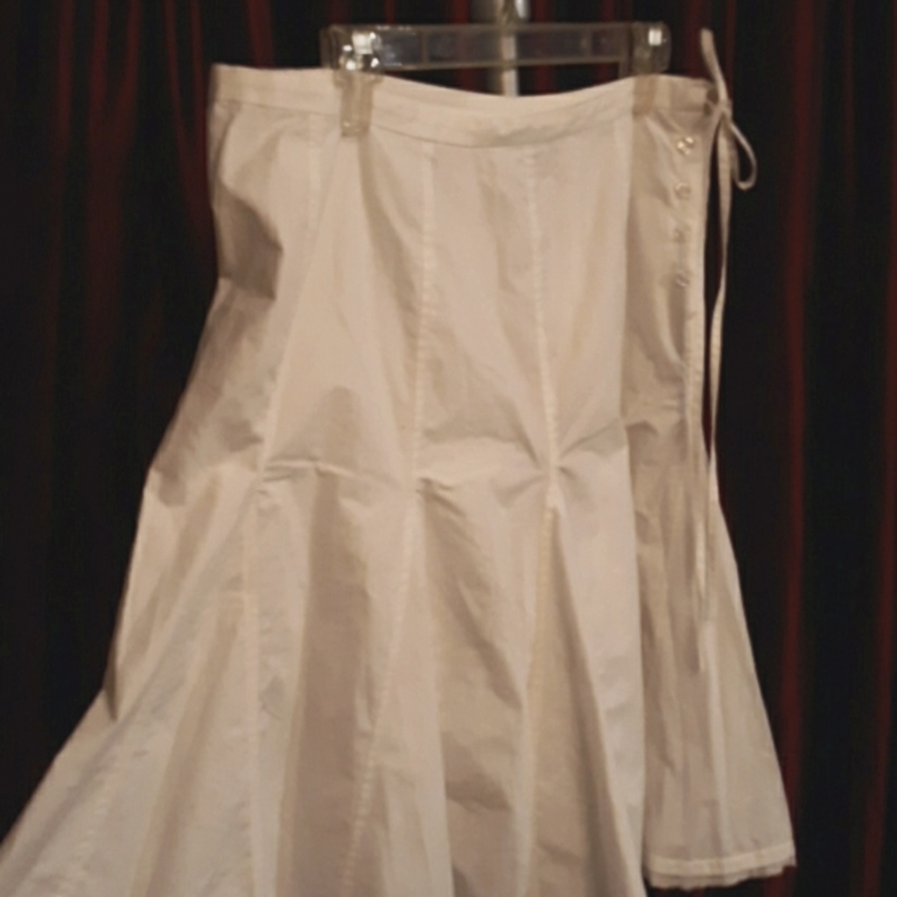 Kim Parrish white skirt